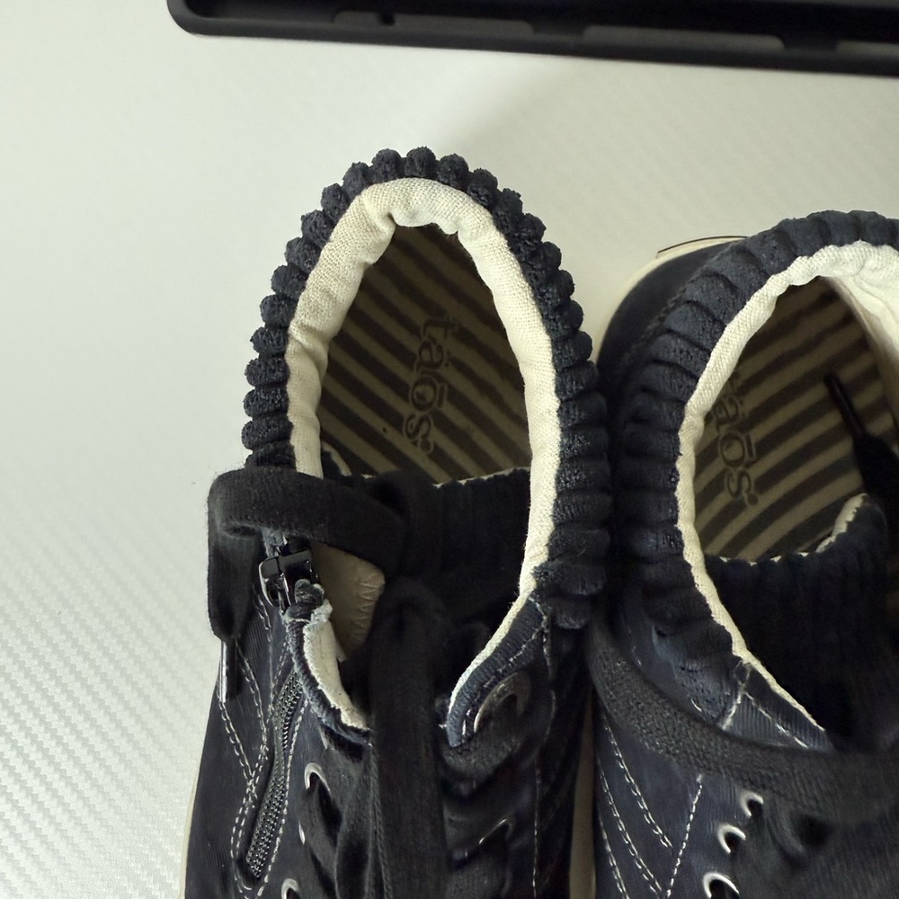 Women’s Black Tao Winner Casual Sneakers - Picture 8 of 9